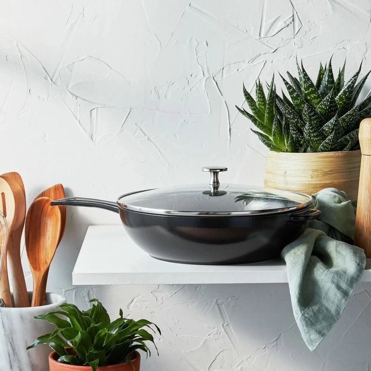 Staub 2.9 Qt Cast Iron Daily Pan | Black 7 Staub 2.9 Qt Cast Iron Daily Pan | Black - Image 5