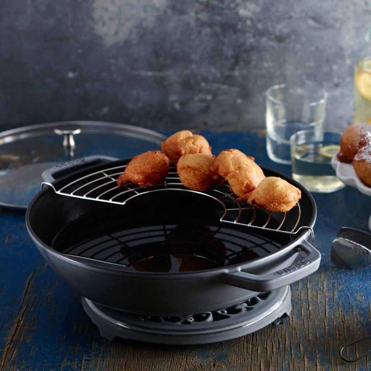 Staub 4.5 Qt. Perfect Frying Pan | Graphite Grey 5 Staub 4.5 Qt. Perfect Frying Pan | Graphite Grey - Image 3